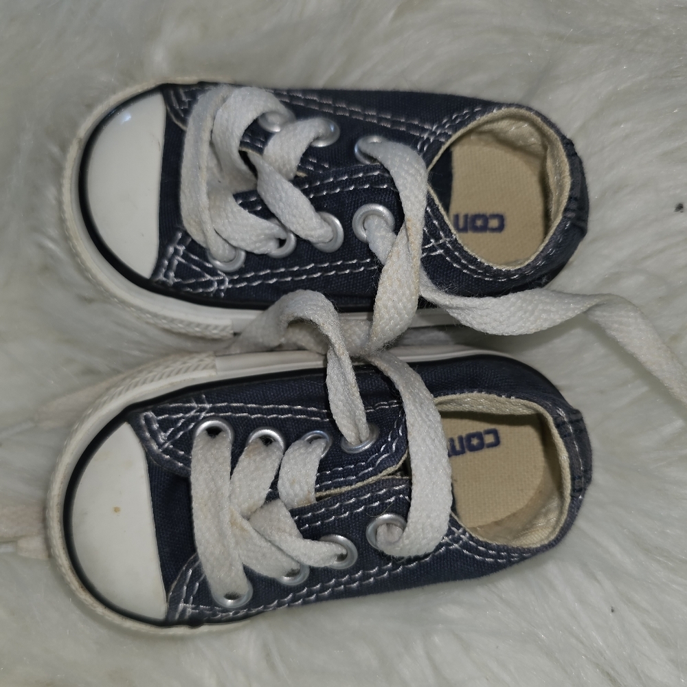 Converse Tennis Shoes